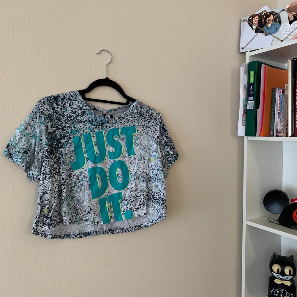 NIKE Crop Top